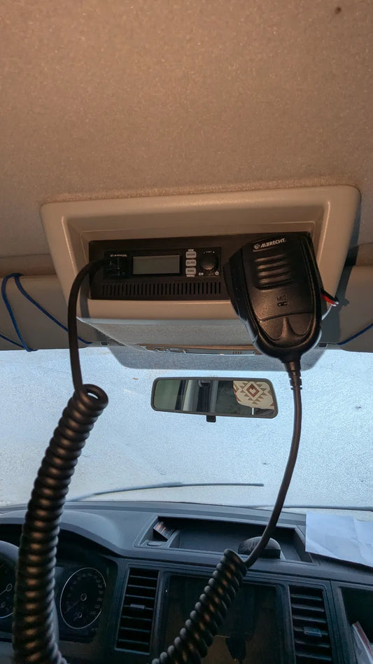 VW T6 Funkgerät Blende - Albrecht AE 6120 VOX
