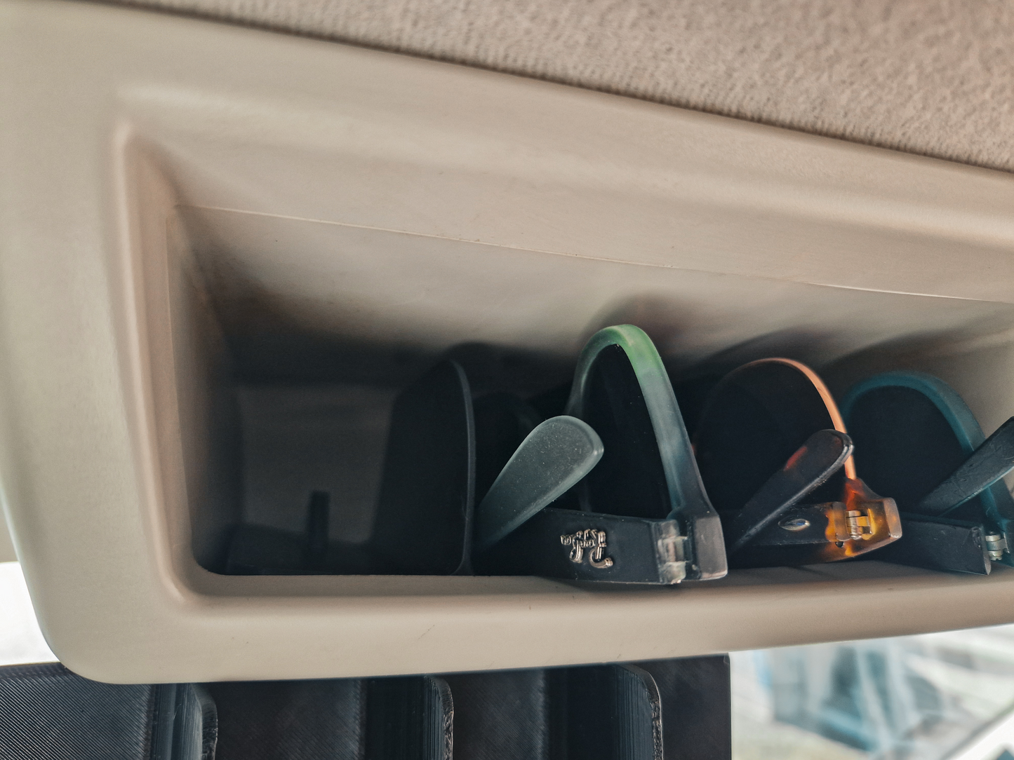 VW T5 Brillenhalter – Halterung für das Ablagefach